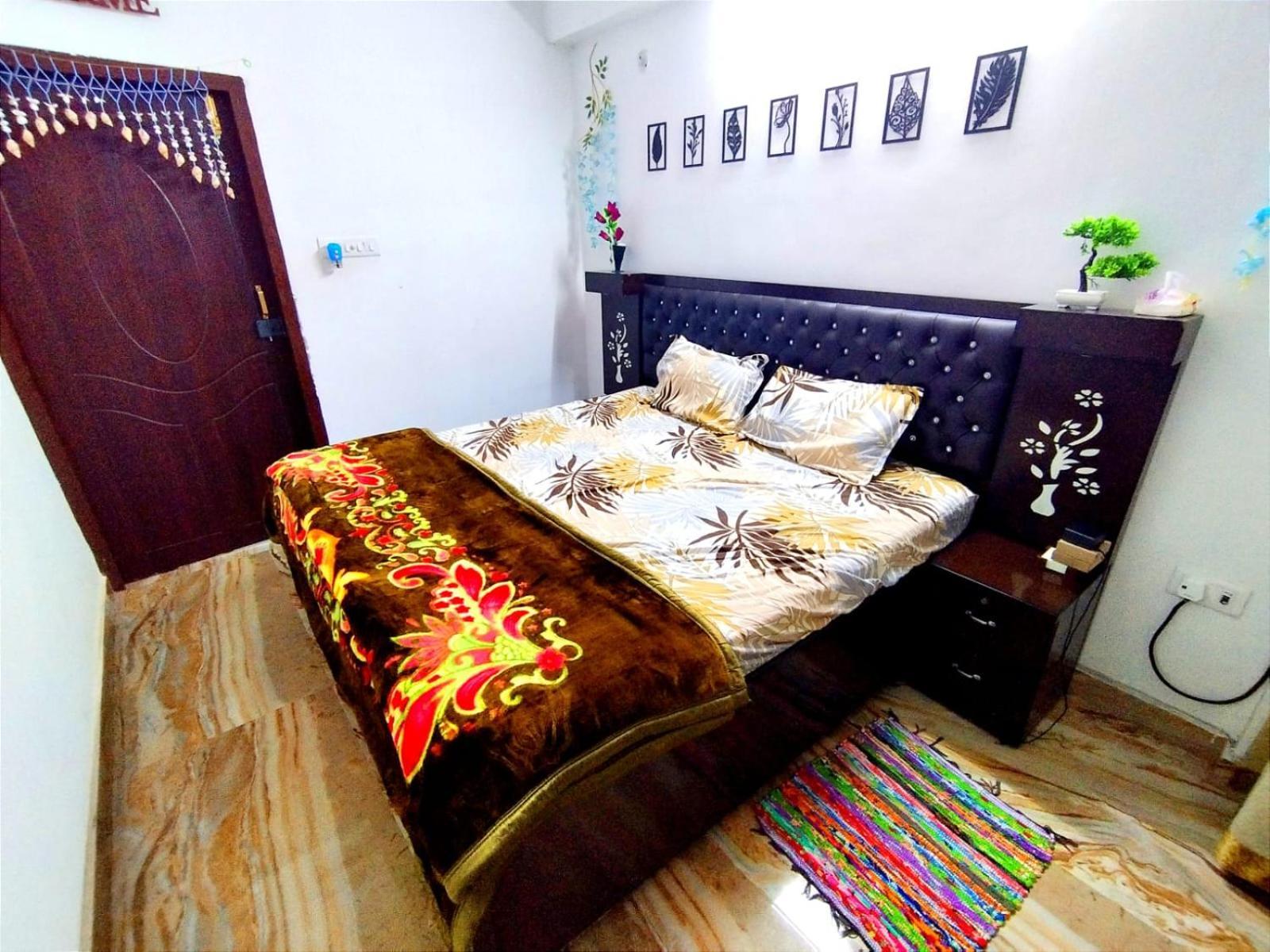 1bhk Independent Flat At Location Hazratganj Apartment *